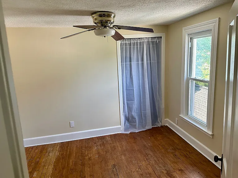 2215 Iowa St — Photo 11