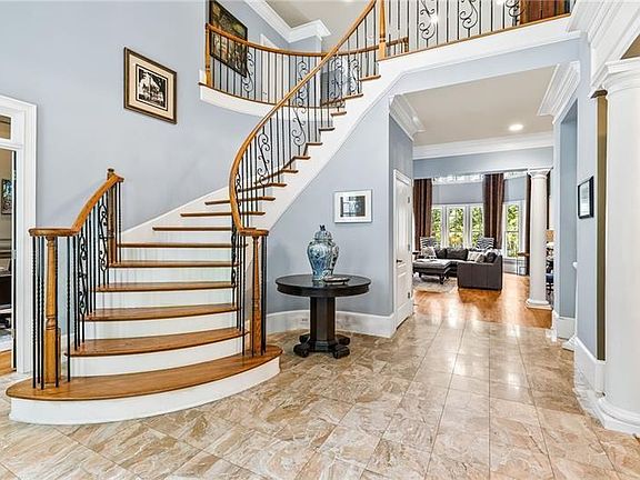 4th image of 221 Allmond Ln