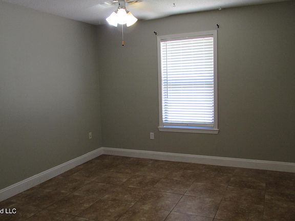 5th image of 105 Eagle Feather Ln