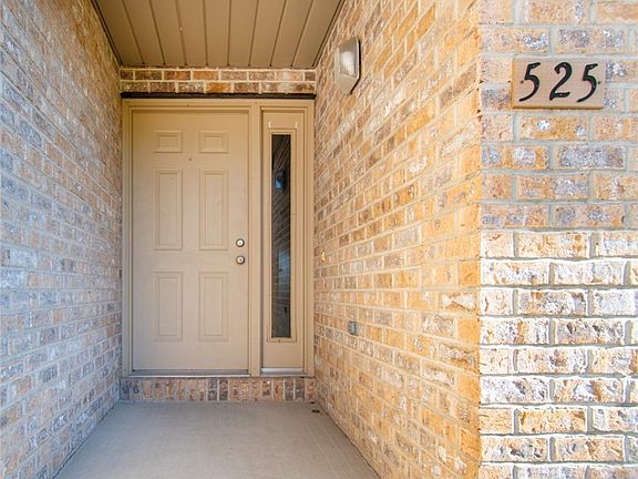 3rd image of 525 Shadydale Dr