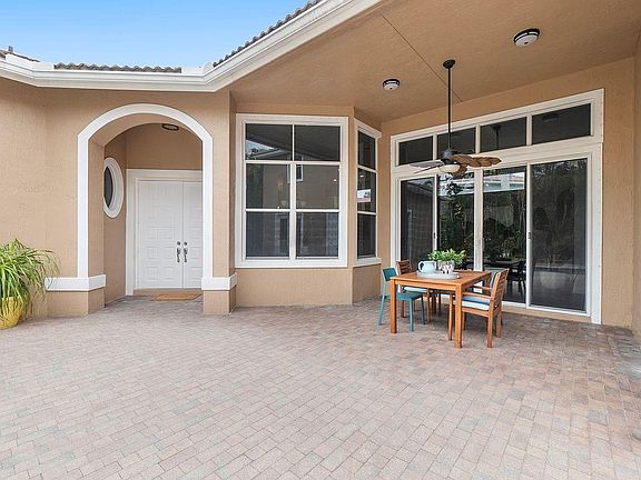 4th image of 558 NW 118th Avenue