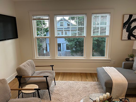 LOTS of Windows
LOTS of Light