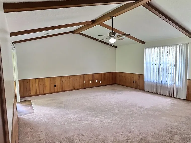 1109 Hickory Dr — Photo 5