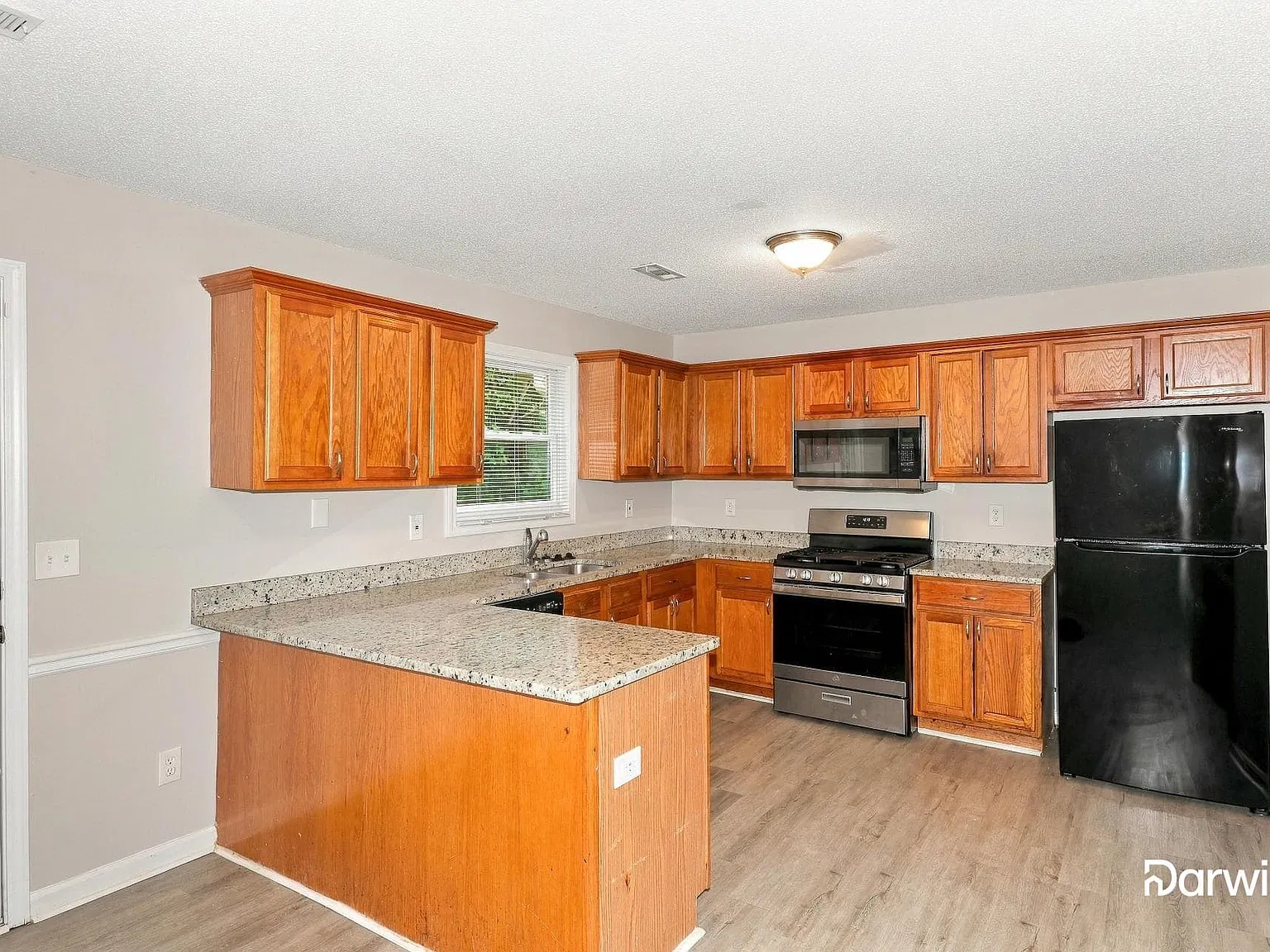 4 bed, 3.0 bath, 1248 sqft, $2,180 — Photo 2