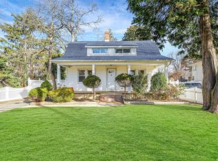 527 Cedar St, West Hempstead, NY 11552