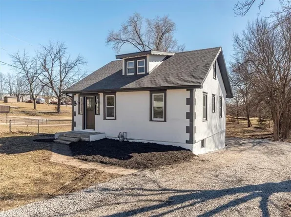 5302 Pickett Rd, Saint Joseph, MO 64503