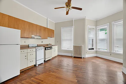 393 Pleasant St #1E Photo 1