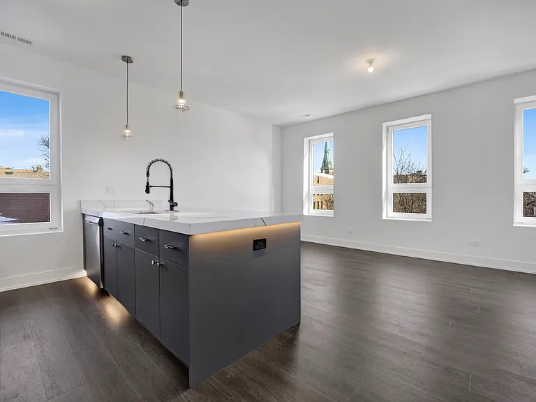 1814 S Throop St #3F — Photo 2