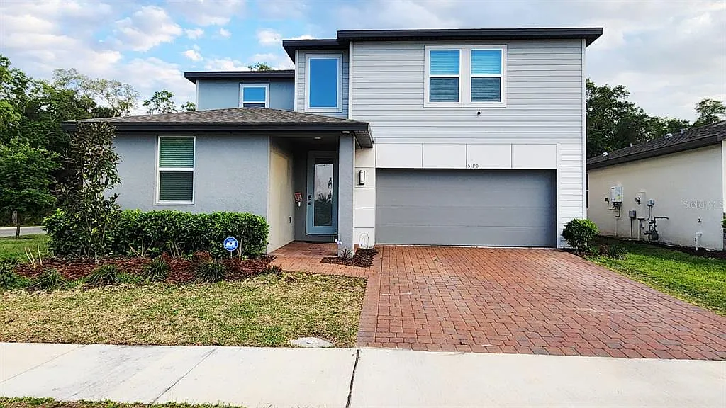 4 bed, 3.0 bath, 2634 sqft, $2,700 — Photo 1