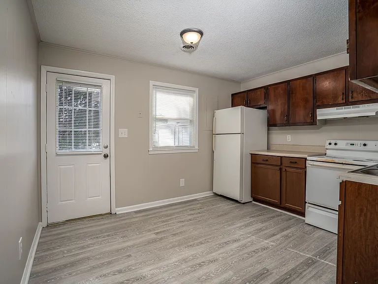 221 W Virginia St #G — Photo 6