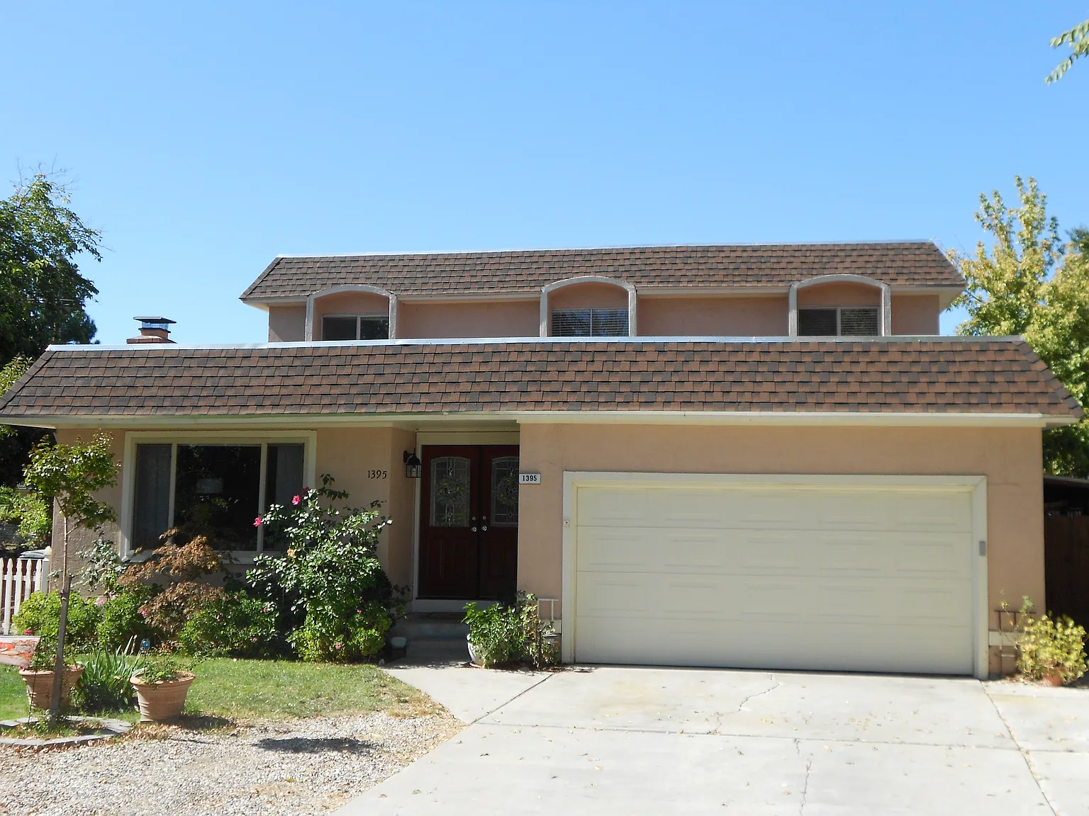 1395 Kathy Ct photo 1