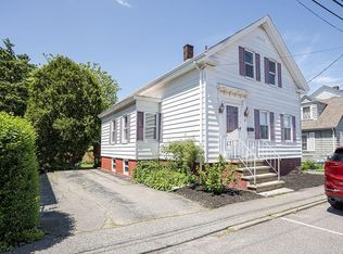15 Monroe Ave, Bristol, RI 02809