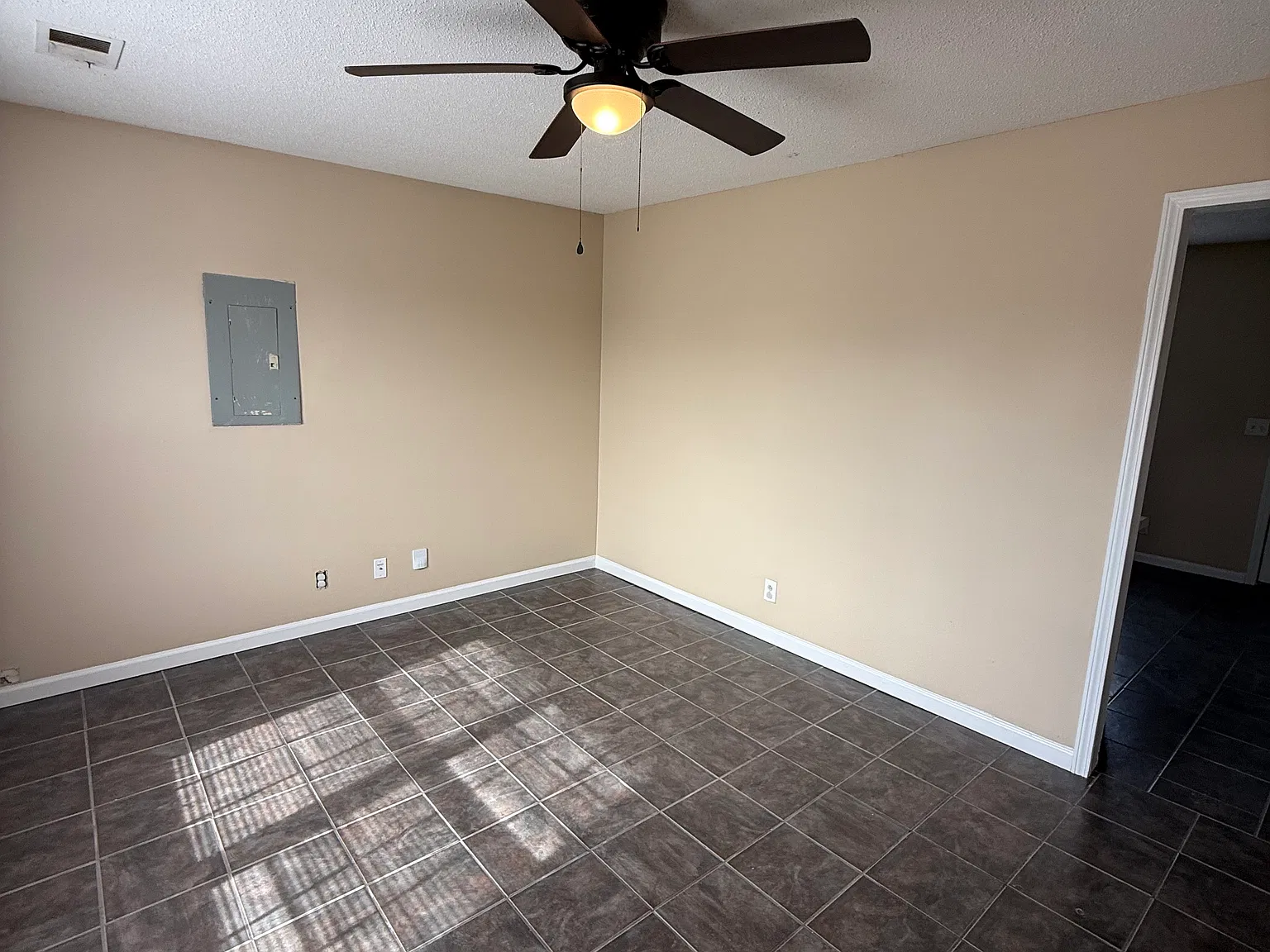 2 bed, 900 sqft, $1,100 — Photo 4