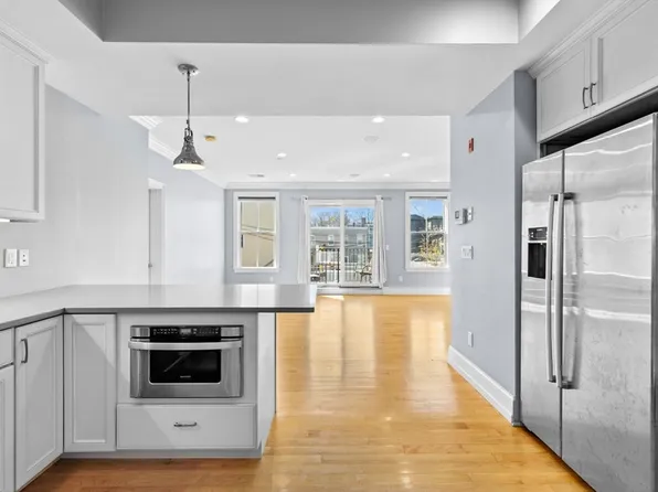 37 P St #3, South Boston, MA 02127