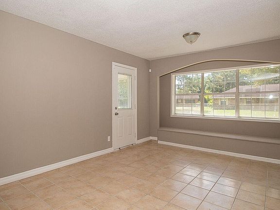 4th image of 343 Dianne Dr