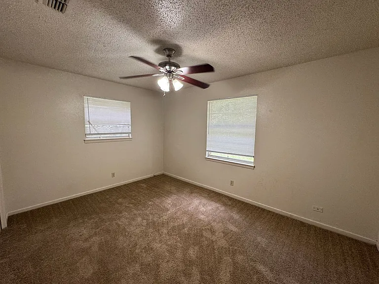 1409 Gardenia Ave — Photo 11