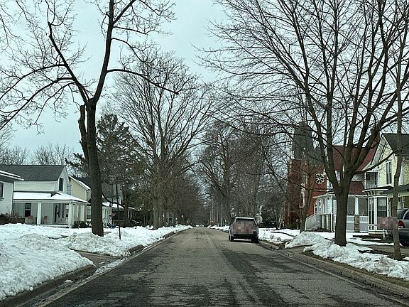 4th image of 146 E Summit St