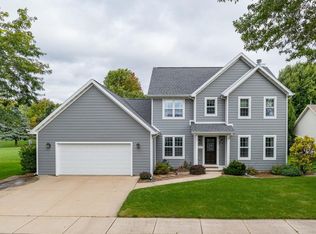 1414 E Wyndmere Dr, Appleton, WI 54913