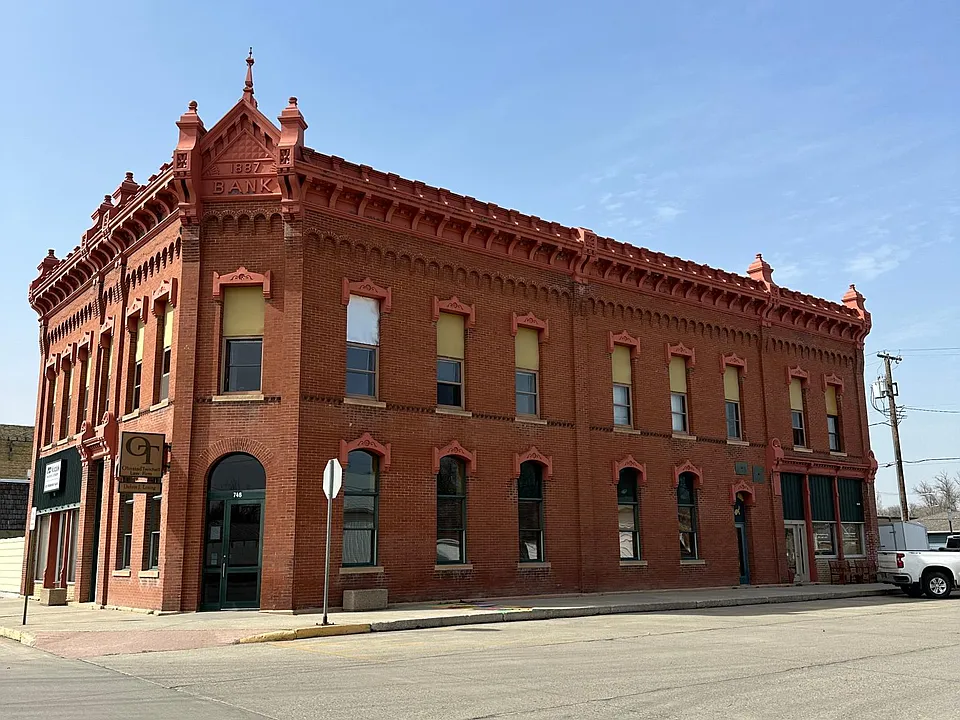 744 Front St #4