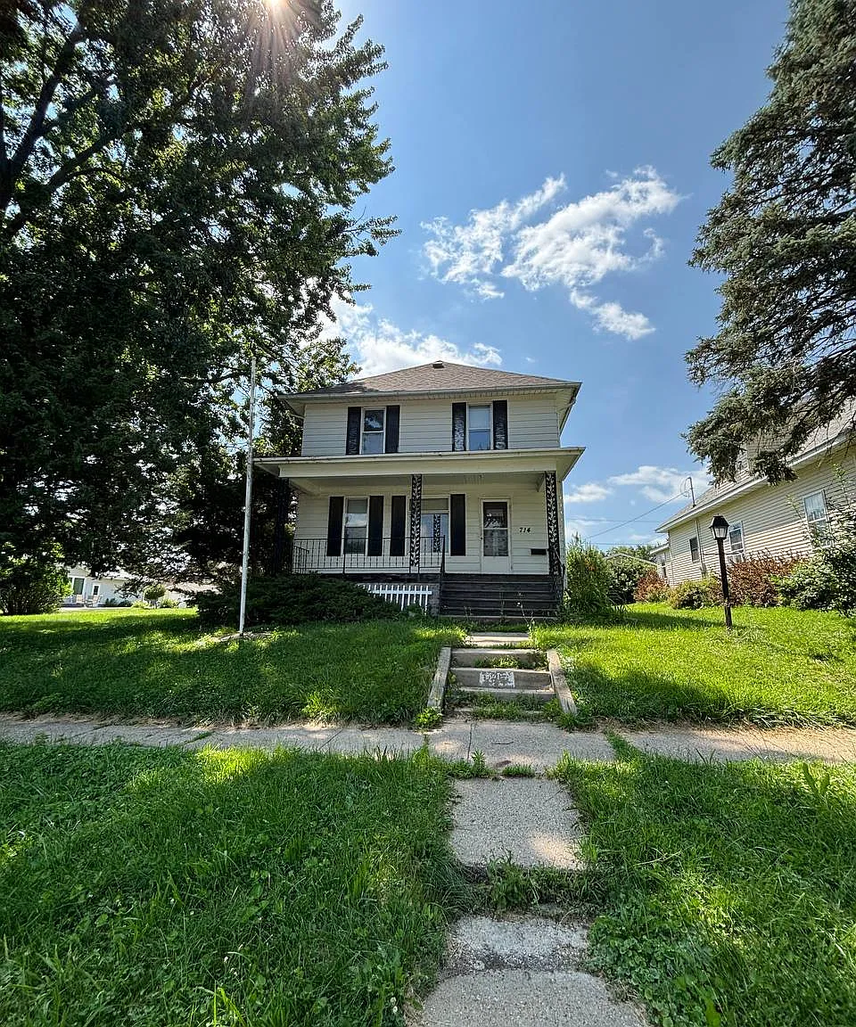 3 bed, 2496 sqft, $950 — Photo 2