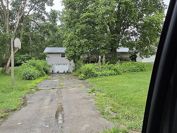 3rd image of 4284 Shorewood Dr