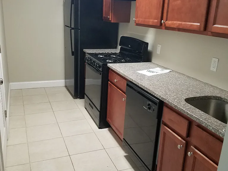 28 Lake St #211 — Photo 13