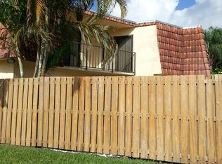 22 Springdale Cir, Palm Springs, FL 33461