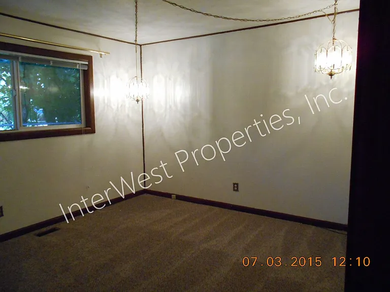 8438 SE Market St — Photo 15