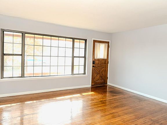 3rd image of 706 Neal Cir