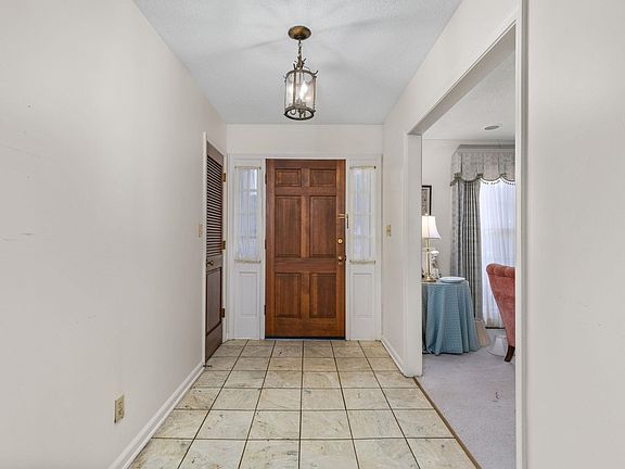 4th image of 2126 Chickasaw Dr