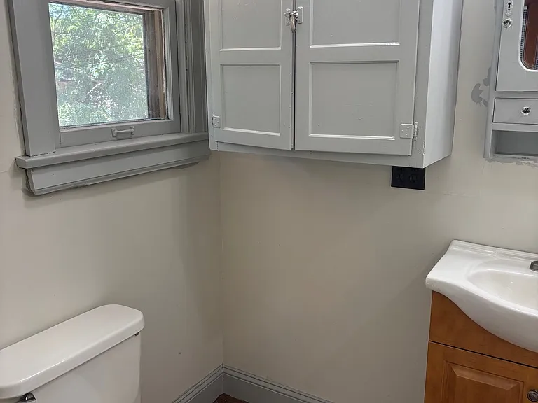 2nd floor Bathroom