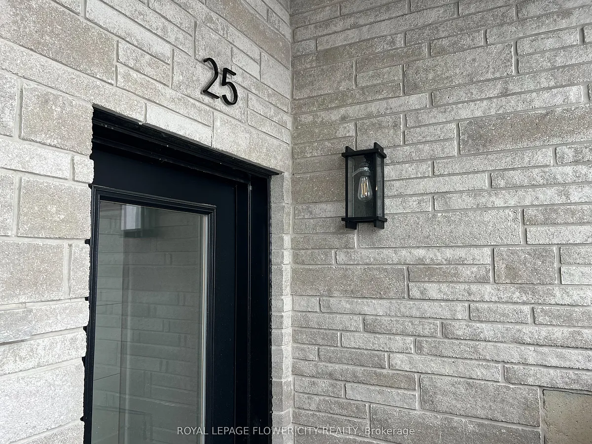 Building Photo - 440 Wellington St E #25