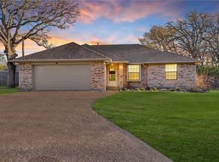 2002 Sandalwood Ln, Bryan, TX 77807