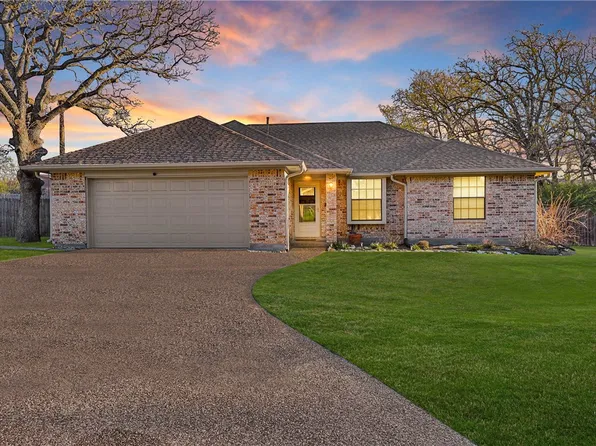 2002 Sandalwood Ln, Bryan, TX 77807