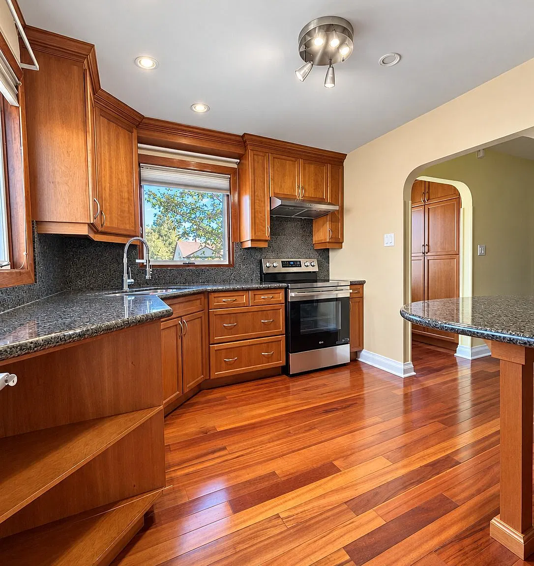 2 bed, $3,200 — Photo 4