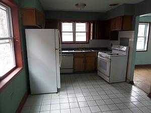 4th image of 6977 N Ashland Ave #A
