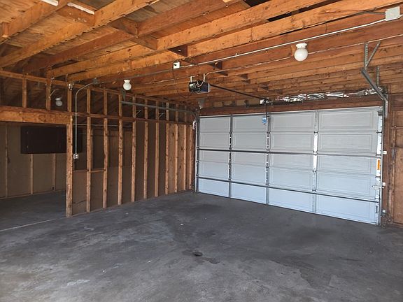 5th image of 14838 Champlain Ave