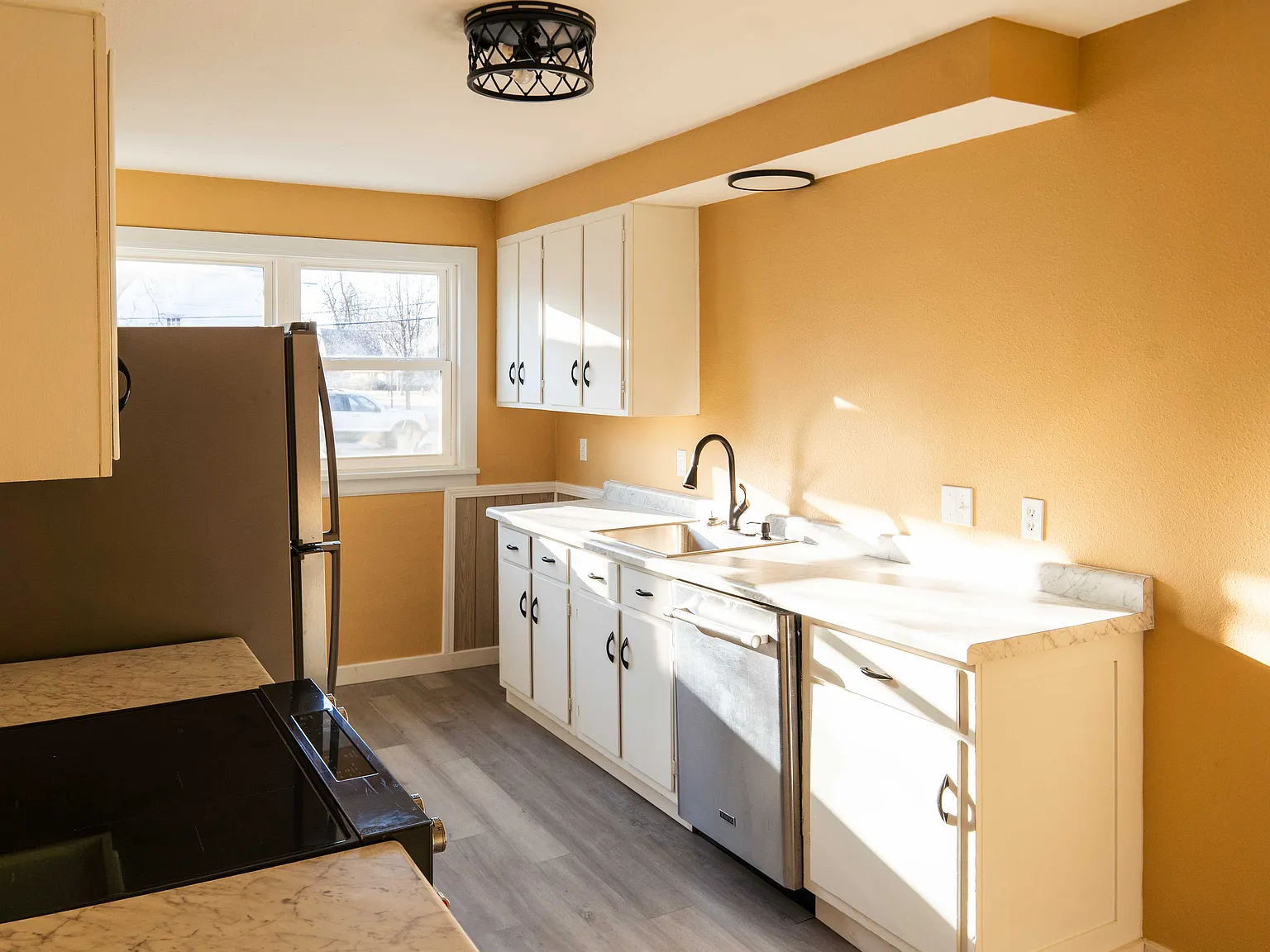 3 bed, 1300 sqft, $1,600 — Photo 3
