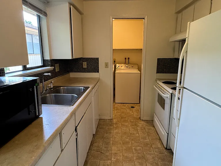2402 N 7th St — Photo 5