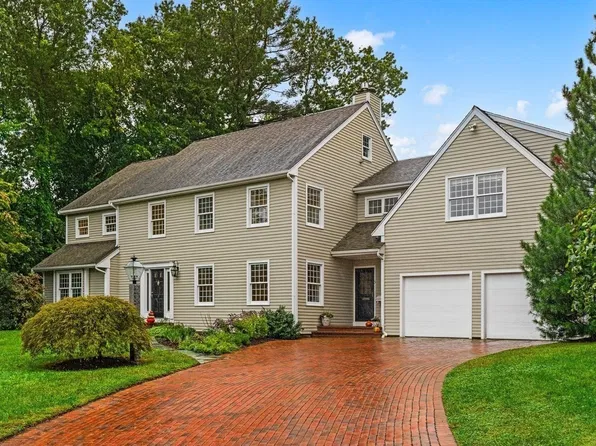 3 King Philip Path, Hingham, MA 02043