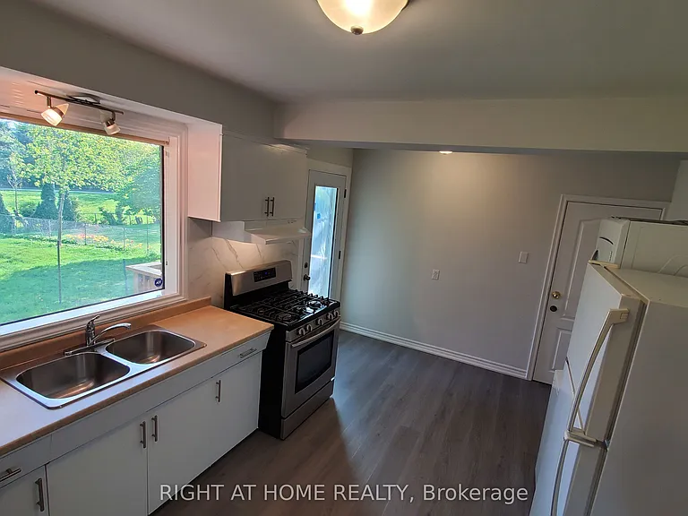 169 Yorkview Dr #1 — Photo 12