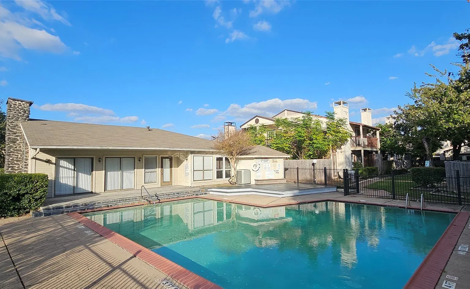2 bed, 1.5 bath, 1166 sqft, $1,300 — Photo 2