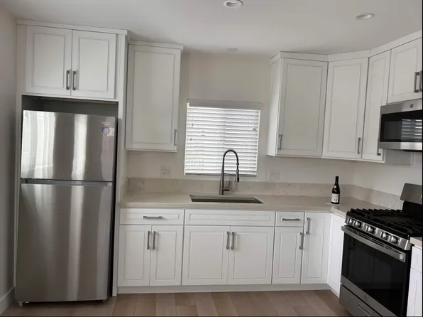 900 W 3rd St #906, San Pedro, CA 90731