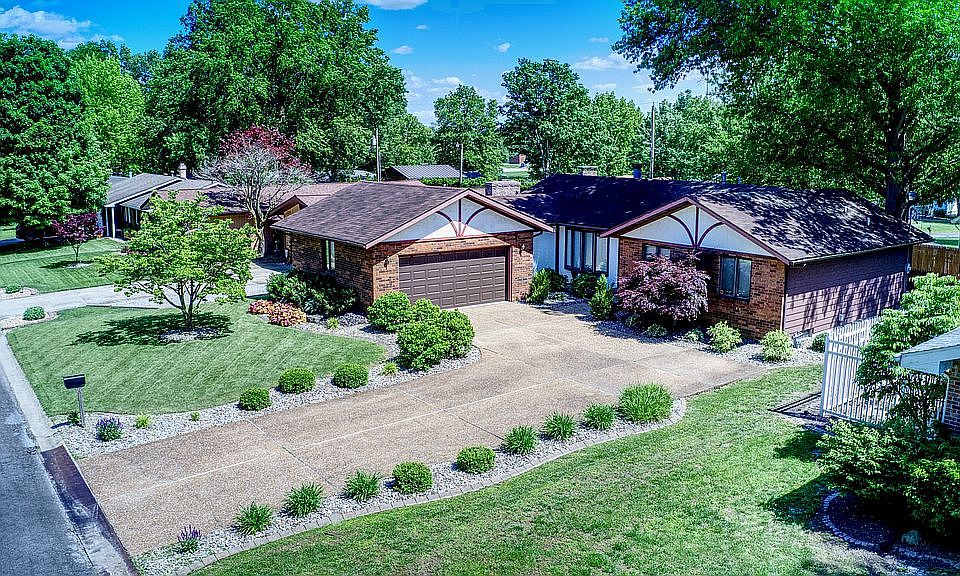 1st image of 2 Black Oak Dr