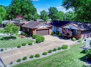 2 Black Oak Dr, Highland, IL