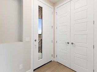 283 N Waterford Hts, Chestermere, AB T1X 2M7