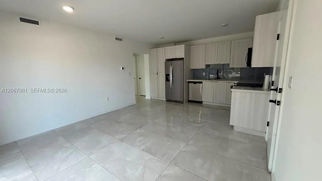 1 bed, 1.0 bath, 550 sqft, $1,800 — Photo 3
