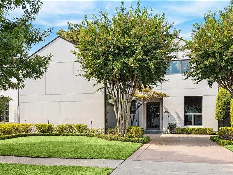3 bed, 3.5 bath, 3938 sqft, $14,500 — Photo 1