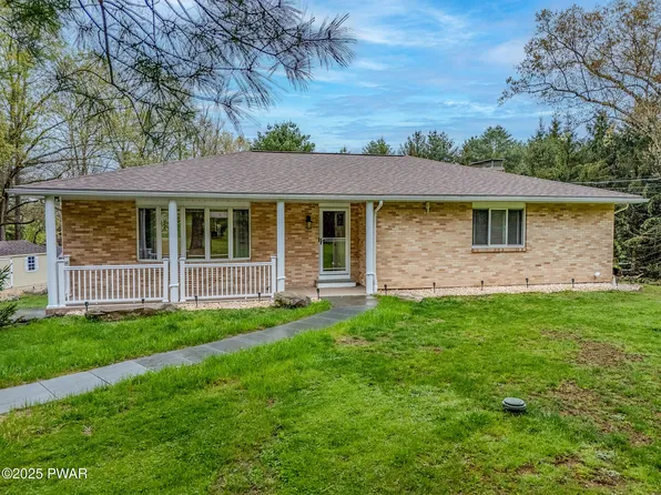 140 Rocky View Dr, Hawley, PA 18428