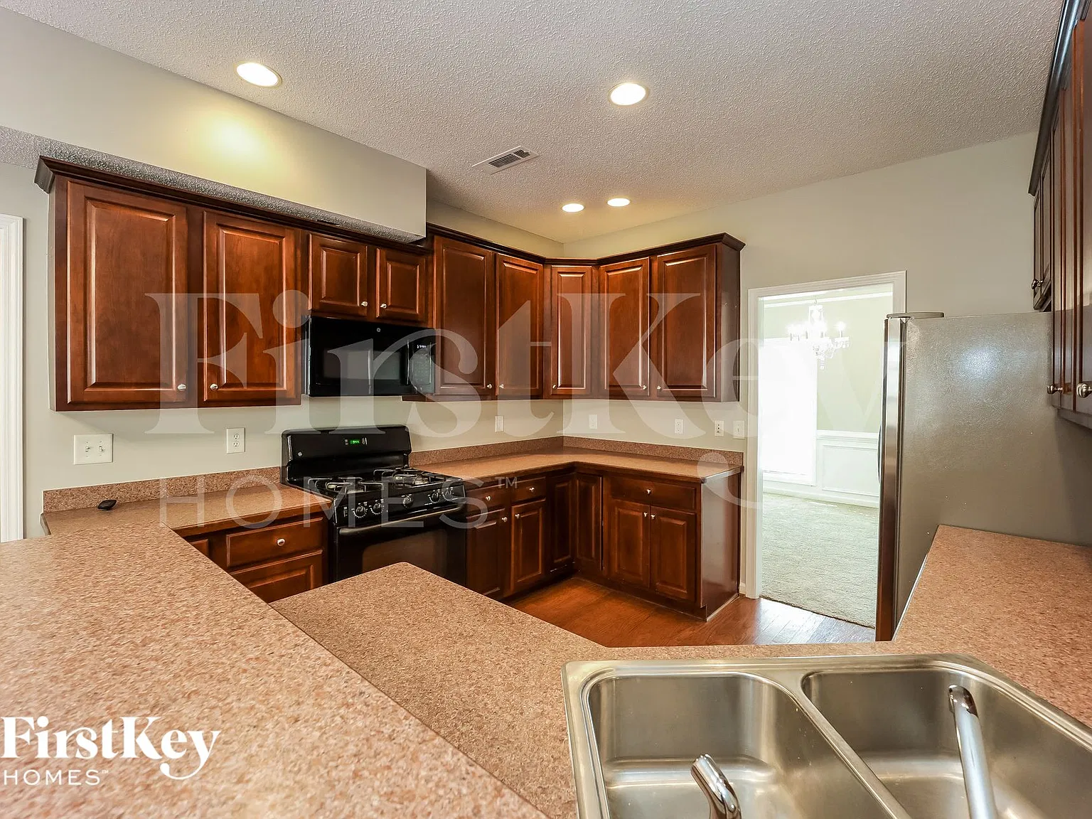 4 bed, 2.5 bath, 2716 sqft, $2,655 — Photo 4
